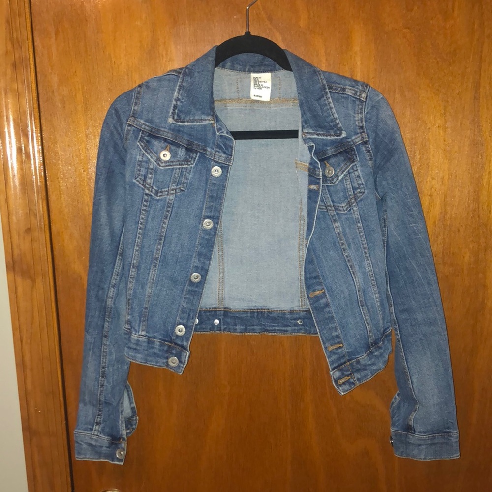 H&M women’s distressed denim jacket size 2